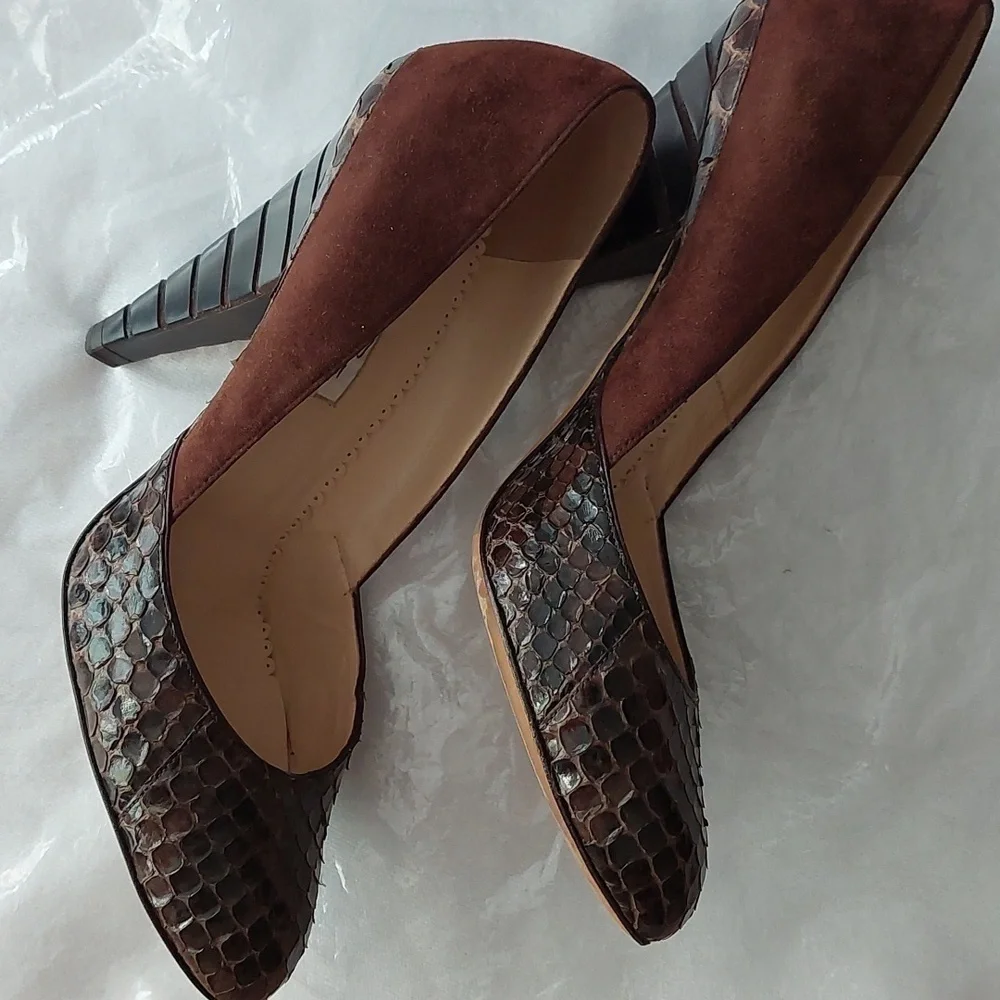Oscar De La Renta brown suede and snake skin pumps size 7.5